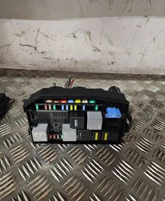 Jaguar X-Type Fuse module 4X4314A073CC 518842109