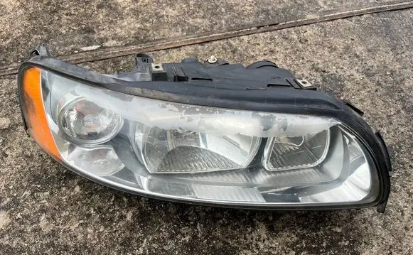 Volvo XC70 Headlight/headlamp 30698840