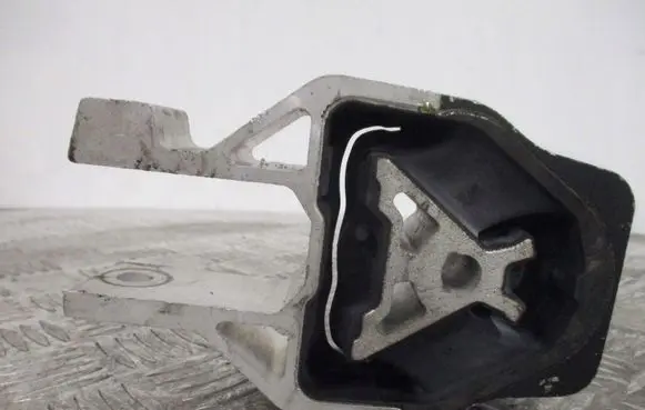 Volvo XC40 Gearbox mounting bracket 32137259