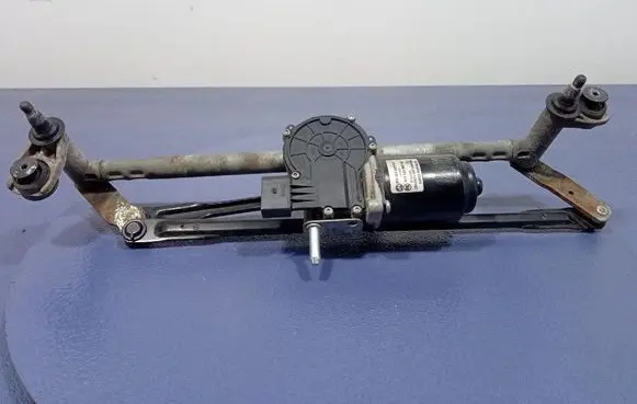 Seat Toledo I (1L) Front wiper linkage and motor 5JB955113