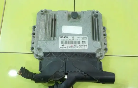 Hyundai i30 Engine control unit/module 391132A930 18AB8