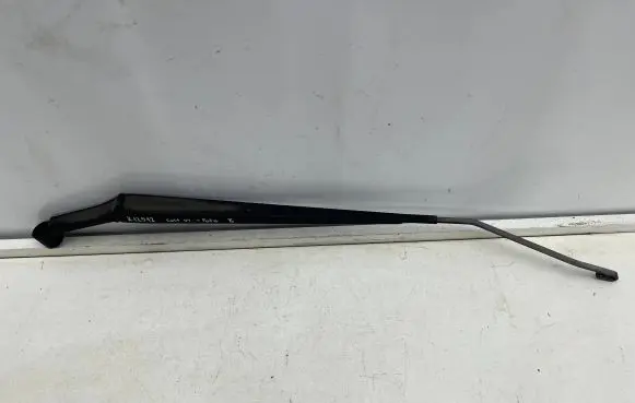 Mitsubishi Colt Front wiper blade arm
