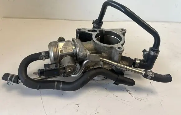 Audi A4 S4 B8 8K Fuel injection high pressure pump 06H127025K