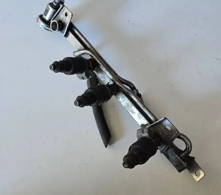 Volkswagen PASSAT B5 Fuel main line pipe 050133681A