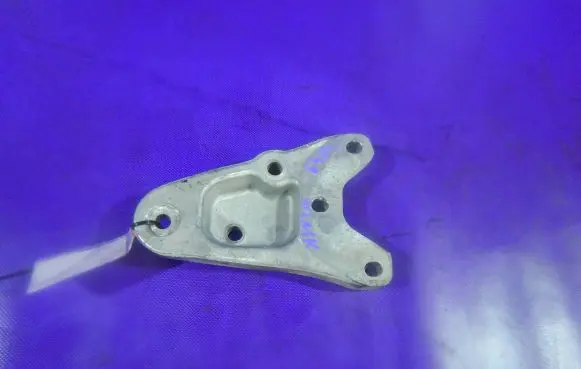 Seat Ibiza IV (6J,6P) Engine mounting bracket 6Q0199185S