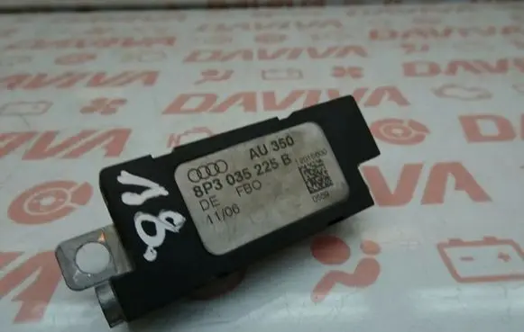 Audi A3 S3 8P Aerial antenna amplifier 8P3035225B
