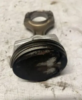 BMW M3 Piston with connecting rod 7838623