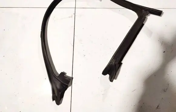 Mercedes-Benz CLS C219 Rubber seal front coupe door 
