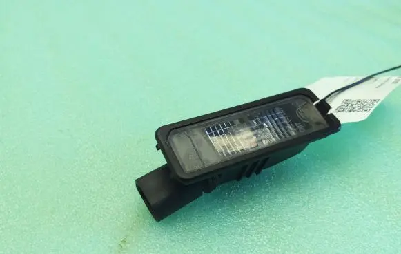 Volkswagen Golf VII Number plate light 1K8943021 I090084
