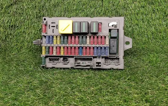Land Rover Discovery Power management control unit YQE000251 518800008