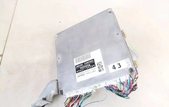 Toyota Avensis Verso Engine control unit/module 8966144300 89661-44300