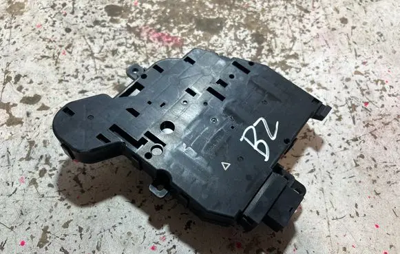 Toyota bZ4X Air flap motor/actuator 0638009004