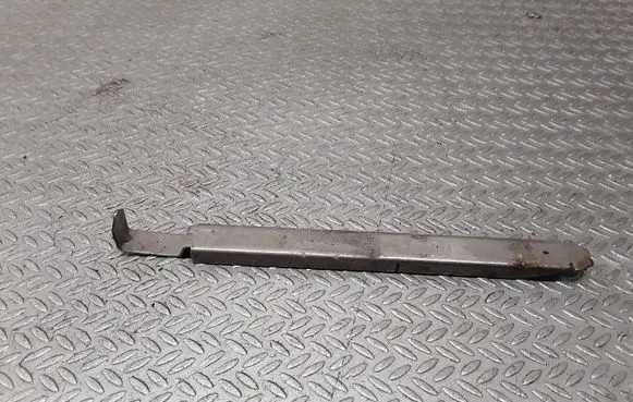 Headlight/headlamp mounting bracket