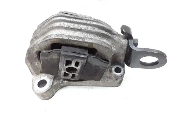 Volvo XC90 Engine mount bracket 30776354