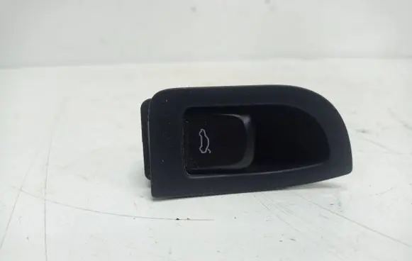 Audi A4 S4 B8 8K Tailgate opening switch 8K0959831 067804S