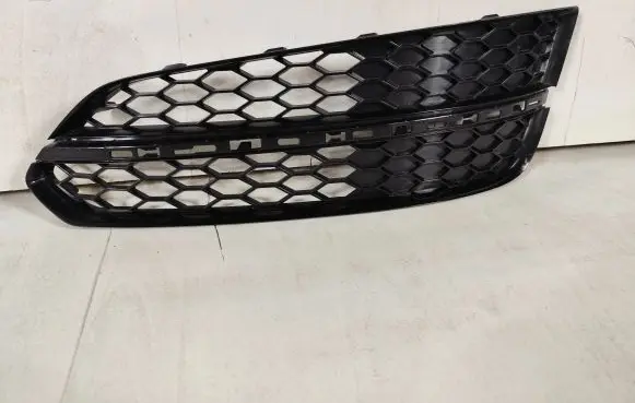 Audi A8 S8 D4 4H Front fog light trim/grill 4H0807679AB
