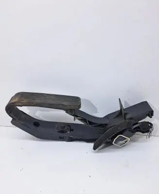 Mercedes-Benz E W211 Accelerator throttle pedal A2113000404