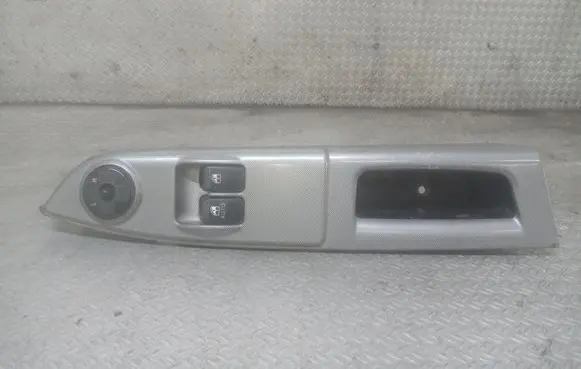 Hyundai Getz Electric window control switch 935701C010