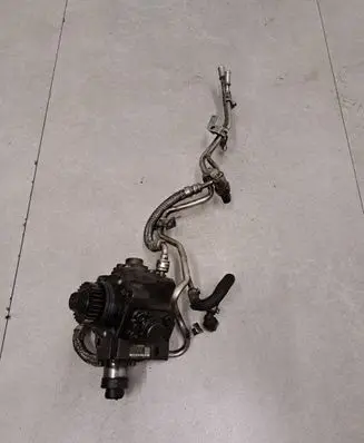 Mercedes-Benz C W205 Fuel injection high pressure pump 0445010439 167002133R