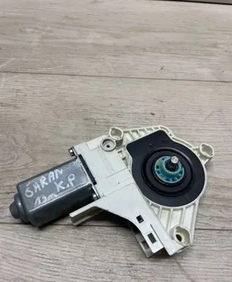 Volkswagen Sharan Front door window regulator motor 8K0959802B
