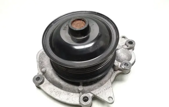 Mercedes-Benz E W211 Water pump VKPC88865 2110411S