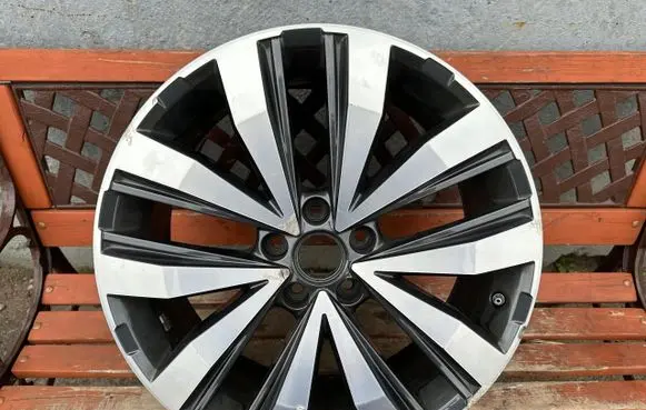 Volkswagen Amarok R20 alloy rim 