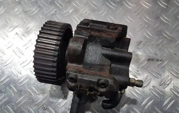 Alfa Romeo 156 Fuel injection high pressure pump 46452570