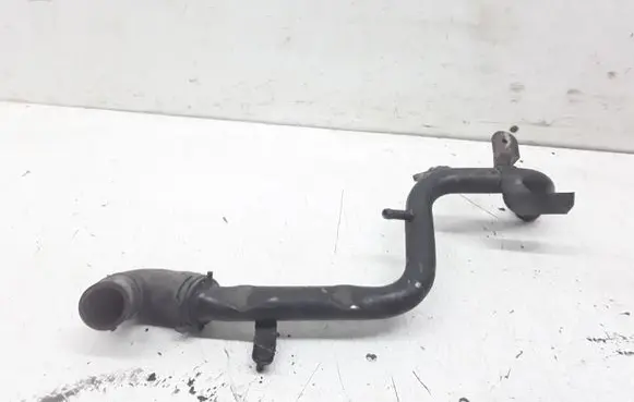 Volkswagen PASSAT B5.5 Engine coolant pipe/hose