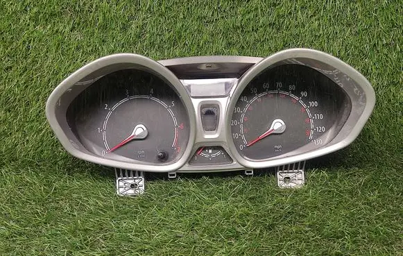 Speedometer (instrument cluster)