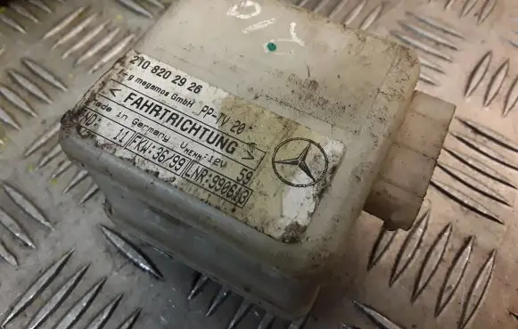 Mercedes-Benz E W210 Alarm control unit/module 2108202926 A2108202926