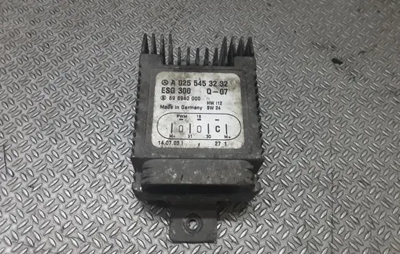 Mercedes-Benz Vaneo W414 Coolant fan relay A0255453232