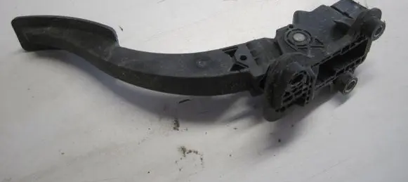 Mitsubishi Outlander Accelerator throttle pedal MN101544
