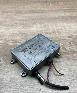 Mercedes-Benz C W203 Antenna control unit 2038203926