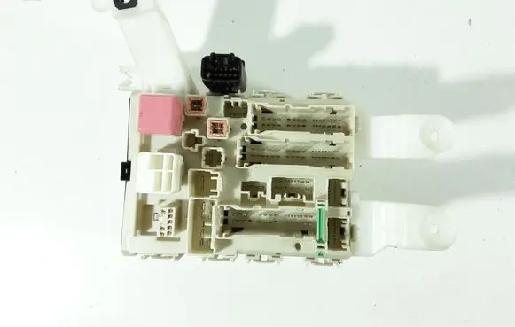 Toyota Verso Fuse module 827300F070C 15759D08 15549B02