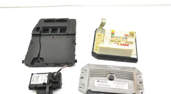 Renault Scenic II - Grand scenic II Engine ECU kit and lock set 215861639A 8200785132 8200780018a