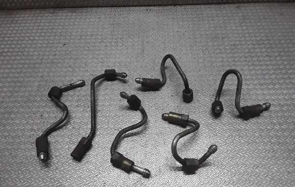Fuel injector supply line/pipe