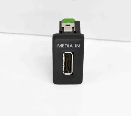 Volkswagen Golf VII AUX in-socket connector 5G0035222A 5Q0035736