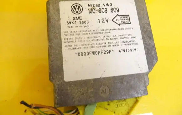 Volkswagen Golf IV Airbag control unit/module 1J0909609
