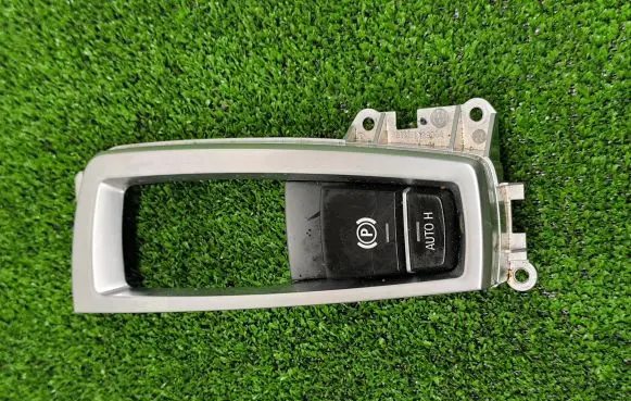 BMW 5 F10 F11 Hand parking brake switch 10041037
