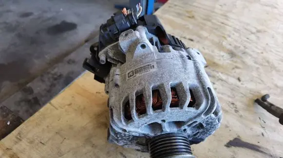 Citroen C4 II Picasso Generator/alternator 1010664