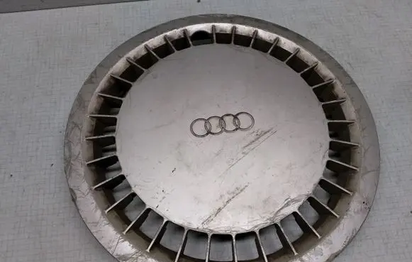 Audi 100 S4 C4 R14 wheel hub/cap/trim 443601147A
