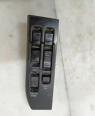 Nissan Terrano Electric window control switch 2540161S00 TS3683