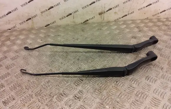 Opel Insignia B Front wiper blade arm 13471440