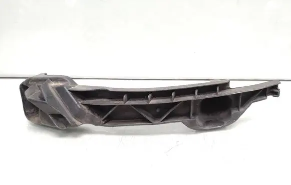 Front bumper mounting bracket