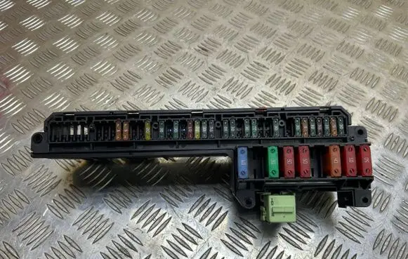 BMW 5 E60 E61 Fuse module 6957330 18917