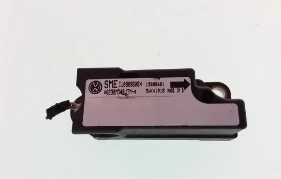 Volkswagen PASSAT B5 Airbag deployment crash/impact sensor 1J0909606N