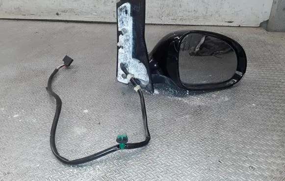 Volkswagen Golf Plus Front door electric wing mirror E1010836
