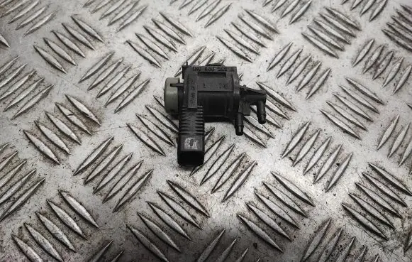 Volkswagen Touran I Turbo solenoid valve 1K0906283A