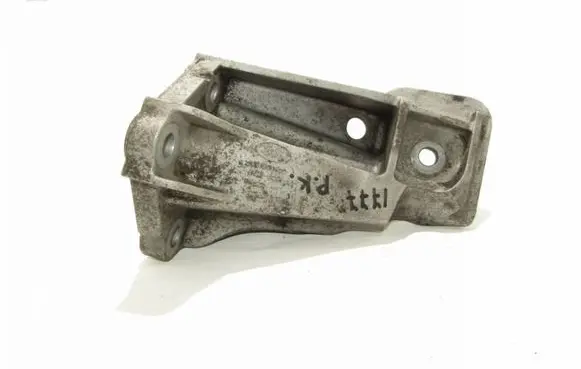 Engine mounting bracket