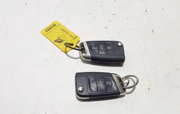 Volkswagen Golf VII Ignition key/card 5G0959752BC